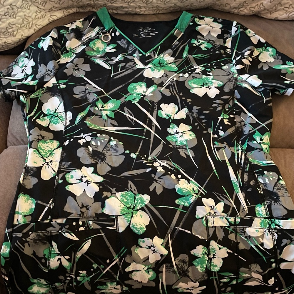 Xs scrub top